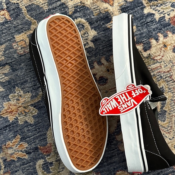 Vans Classic  Slip-On Sneakers - Picture 4 of 6
